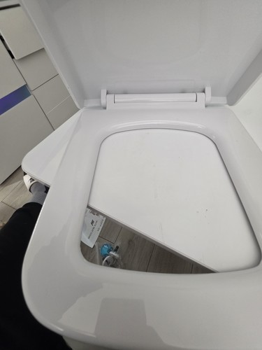 Brand new square soft close - new,